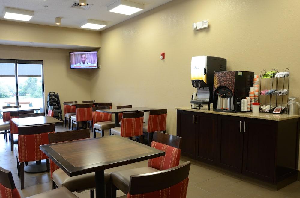 Comfort Inn & Suites Cave City Exterior photo